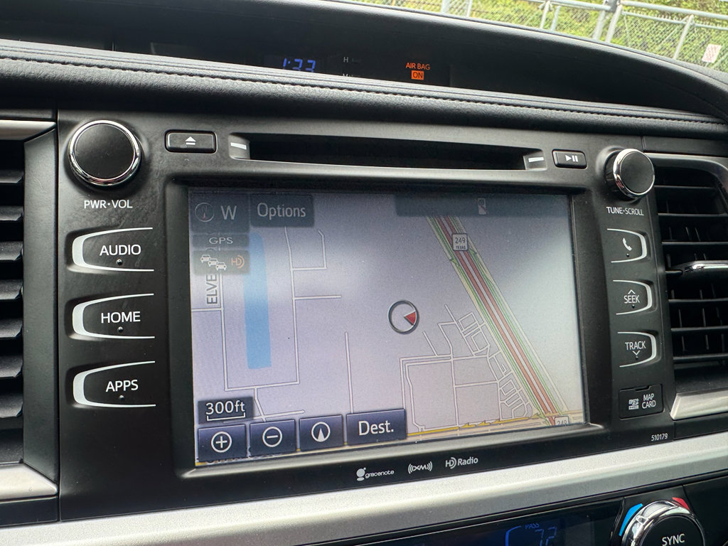 Used 2017 Toyota Highlander SE FWD image 19