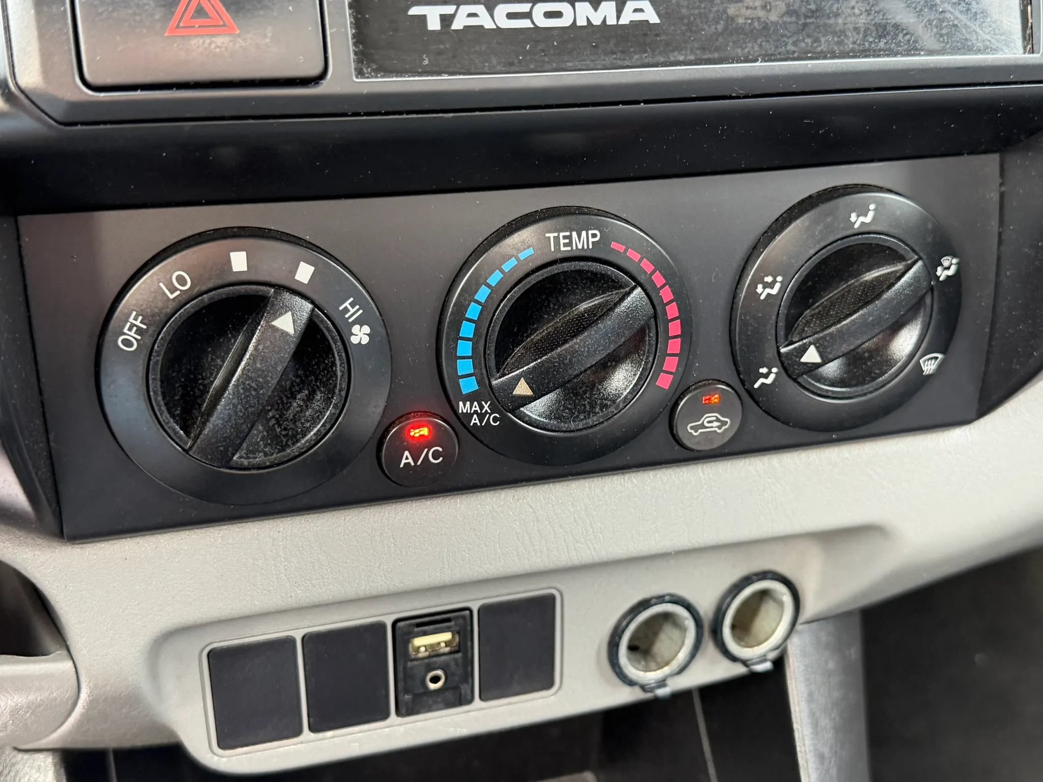 Used 2015 Toyota Tacoma 2WD Access Cab image 25