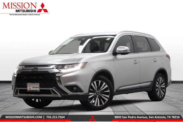Used 2020 Mitsubishi Outlander SE image 1