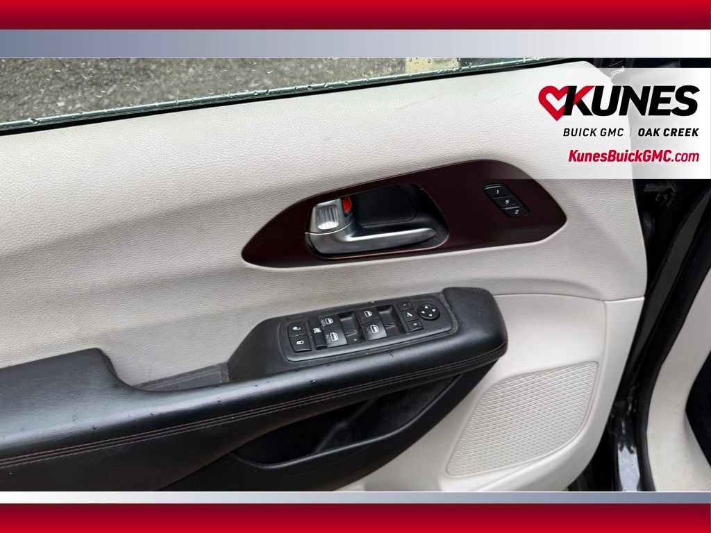 Used 2020 Chrysler Pacifica Limited FWD image 9