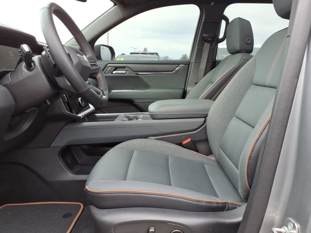 Used 2024 GMC Acadia AT4 w/ Luxury Package image 14