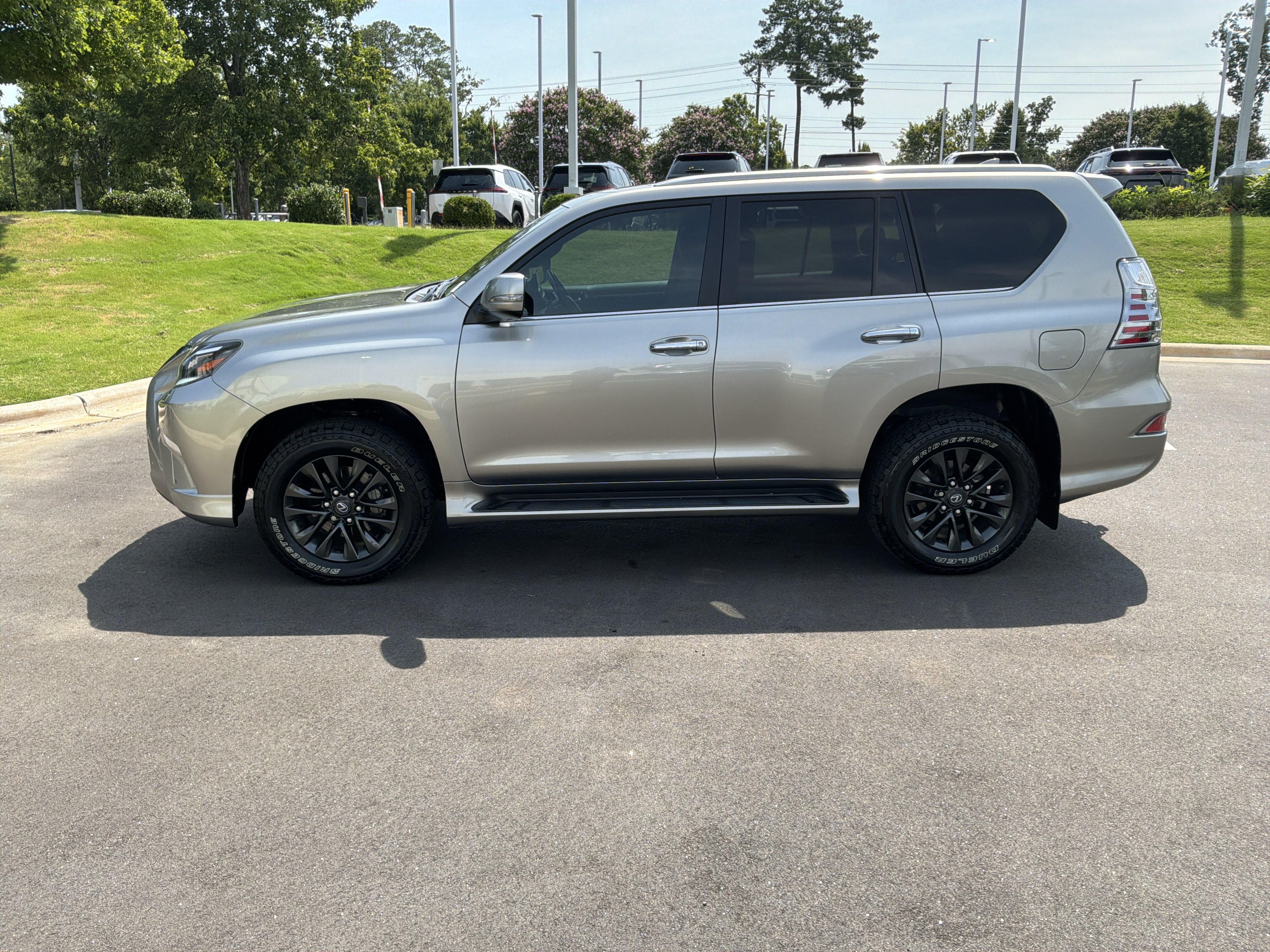 Used 2022 Lexus GX 460 Premium w/ Premium Package AWD/4WD image 7