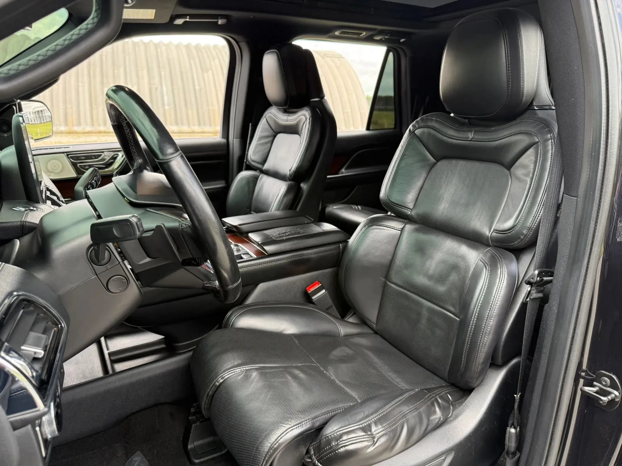 Used 2021 Lincoln Navigator L Reserve AWD/4WD image 14