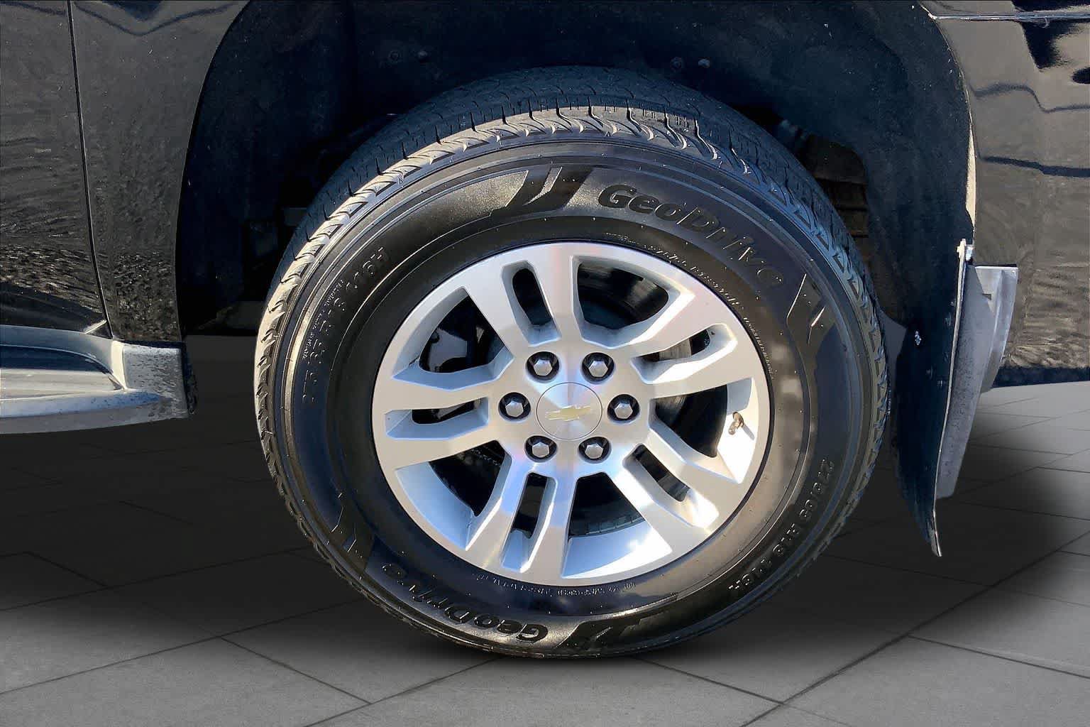 Used 2019 Chevrolet Suburban LT AWD/4WD image 11