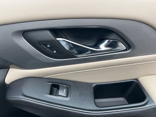 Used 2023 Chevrolet Traverse LS image 32