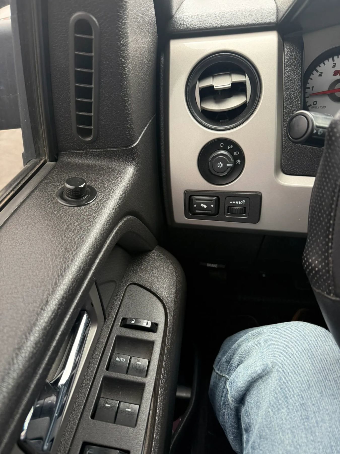 Used 2010 Ford F150 Raptor AWD/4WD image 18