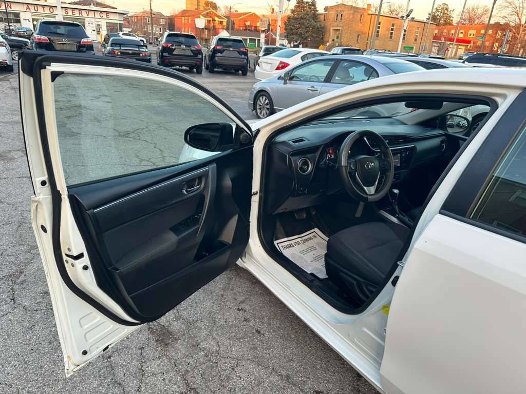 Used 2018 Toyota Corolla LE image 10