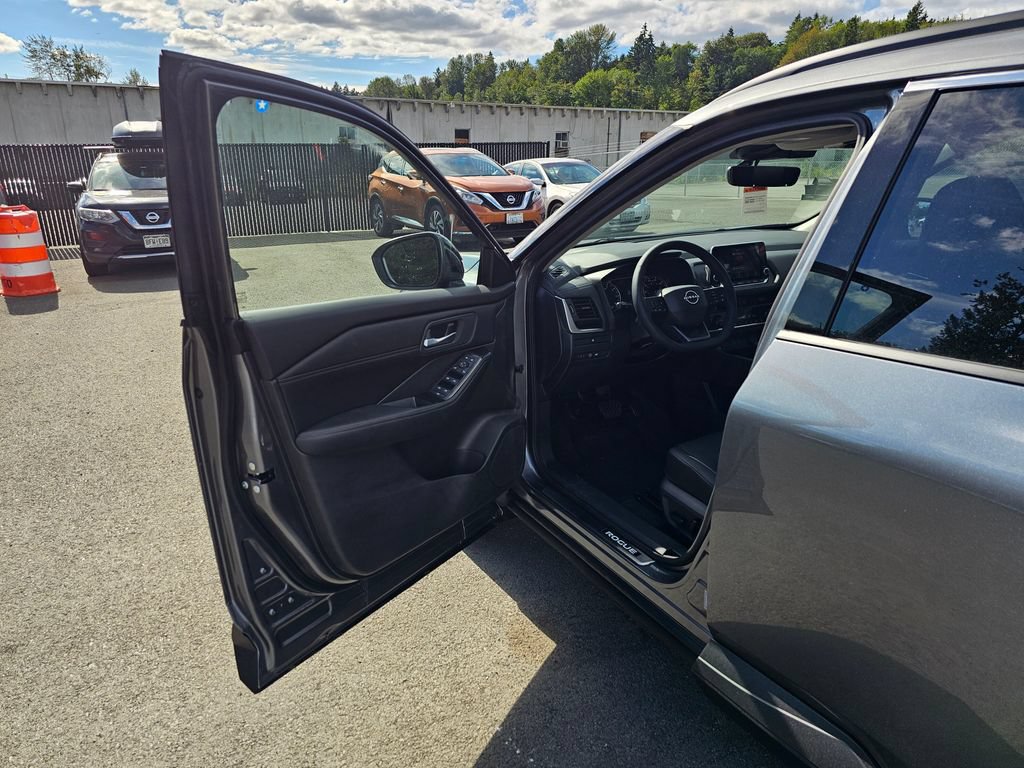 New 2026 Nissan Rogue Dark Armor AWD/4WD image 18