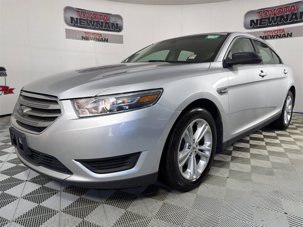 Used 2017 Ford Taurus SE image 7