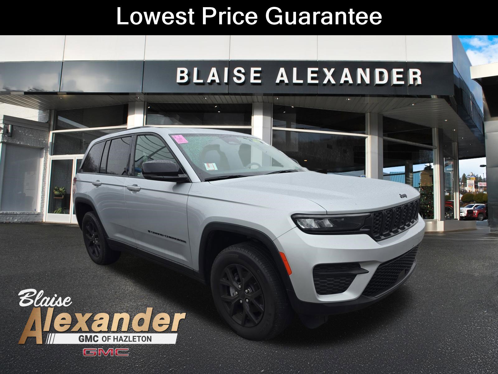 Used 2024 Jeep Grand Cherokee Altitude AWD/4WD image 1