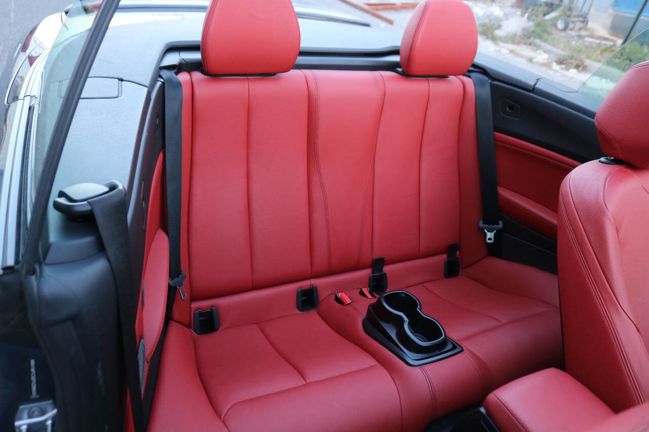 Used 2015 BMW M235i Convertible image 21