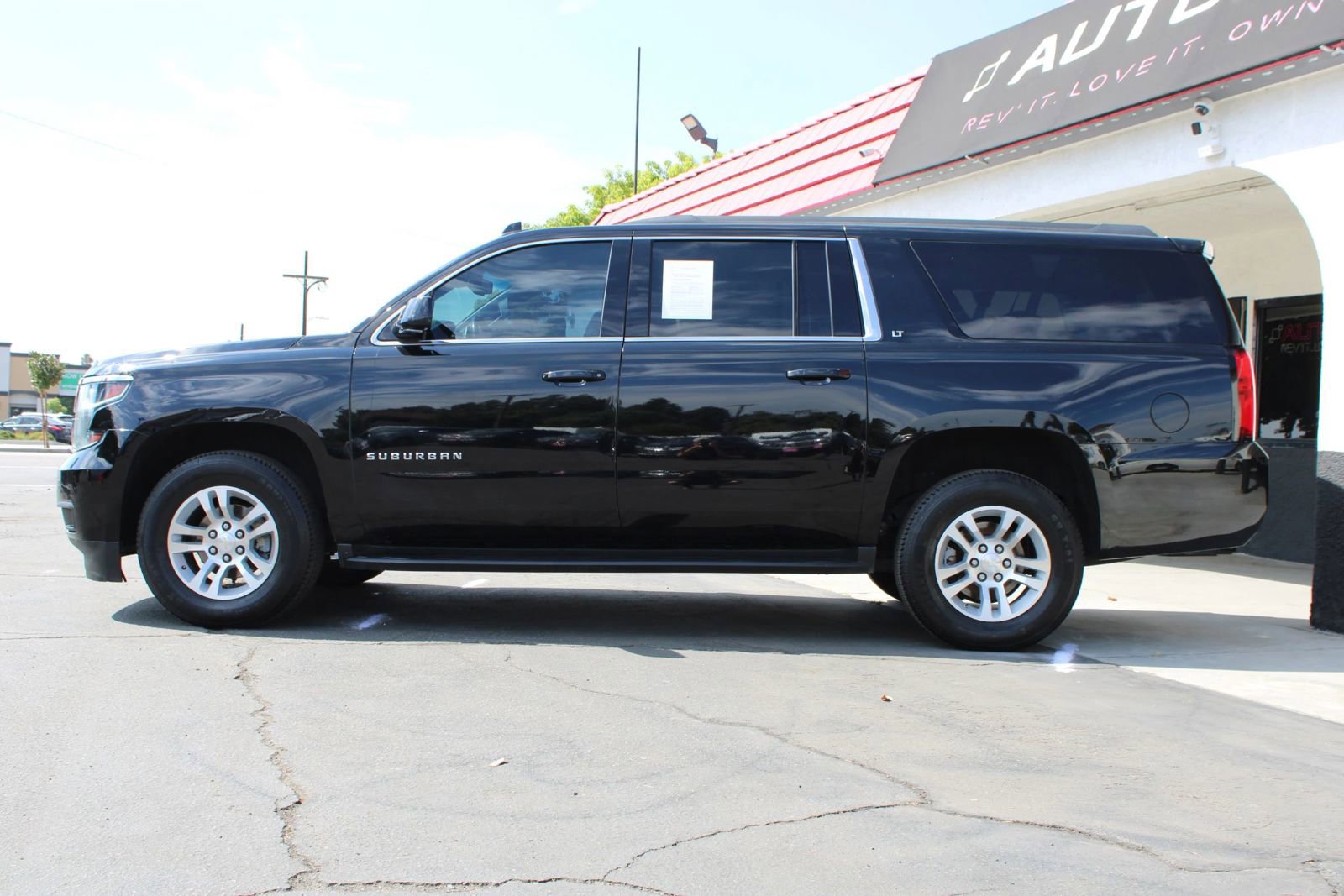 Used 2019 Chevrolet Suburban LT image 7