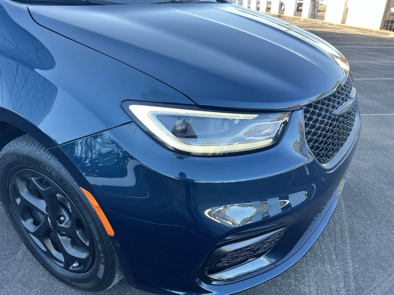 Used 2023 Chrysler Pacifica Touring-L w/ S Appearance Package image 13