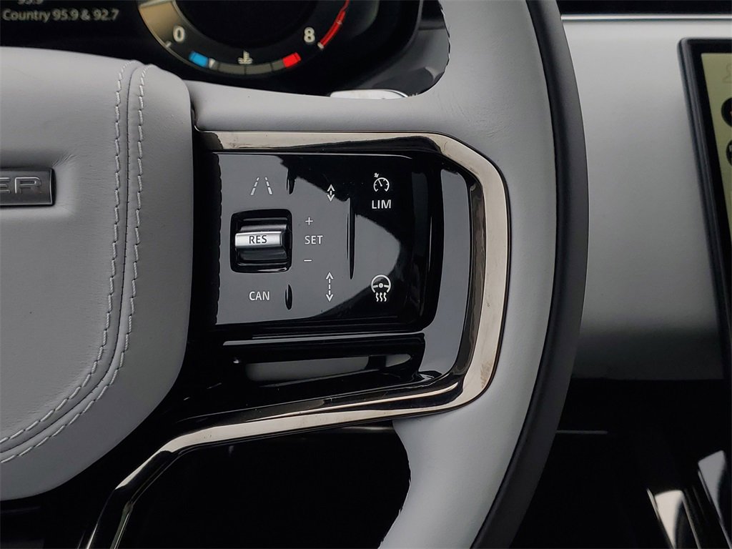 New 2025 Land Rover Range Rover Sport Dynamic SE image 18