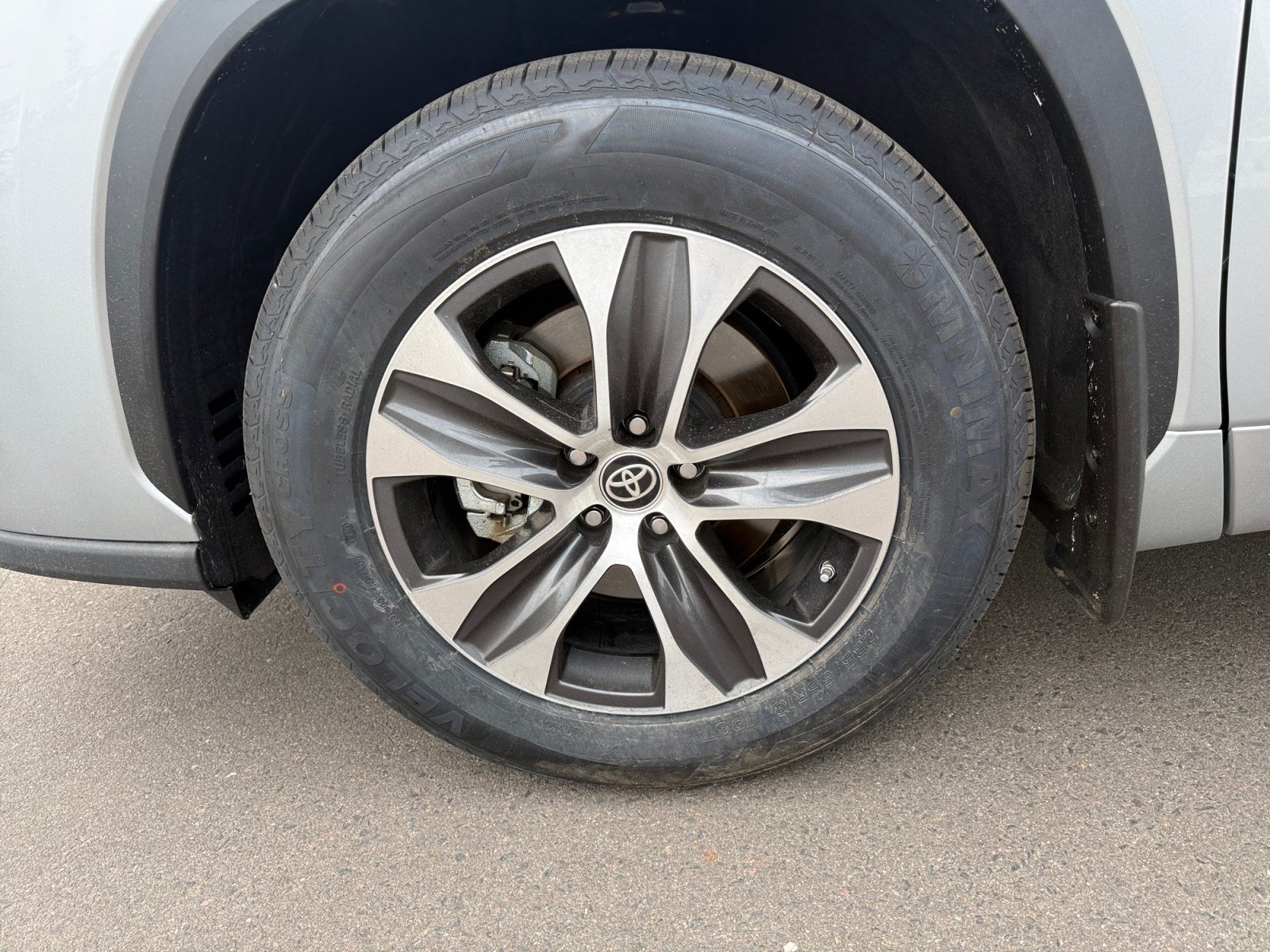 Certified 2021 Toyota Highlander XLE AWD/4WD image 24