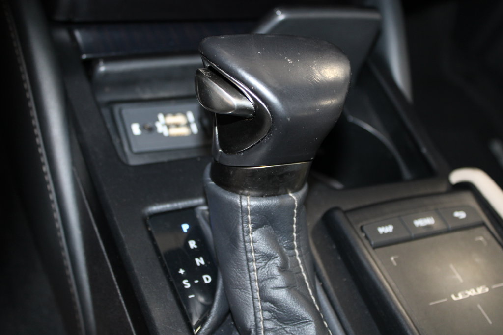 Used 2020 Lexus ES 300h w/ Accessory Package FWD image 38