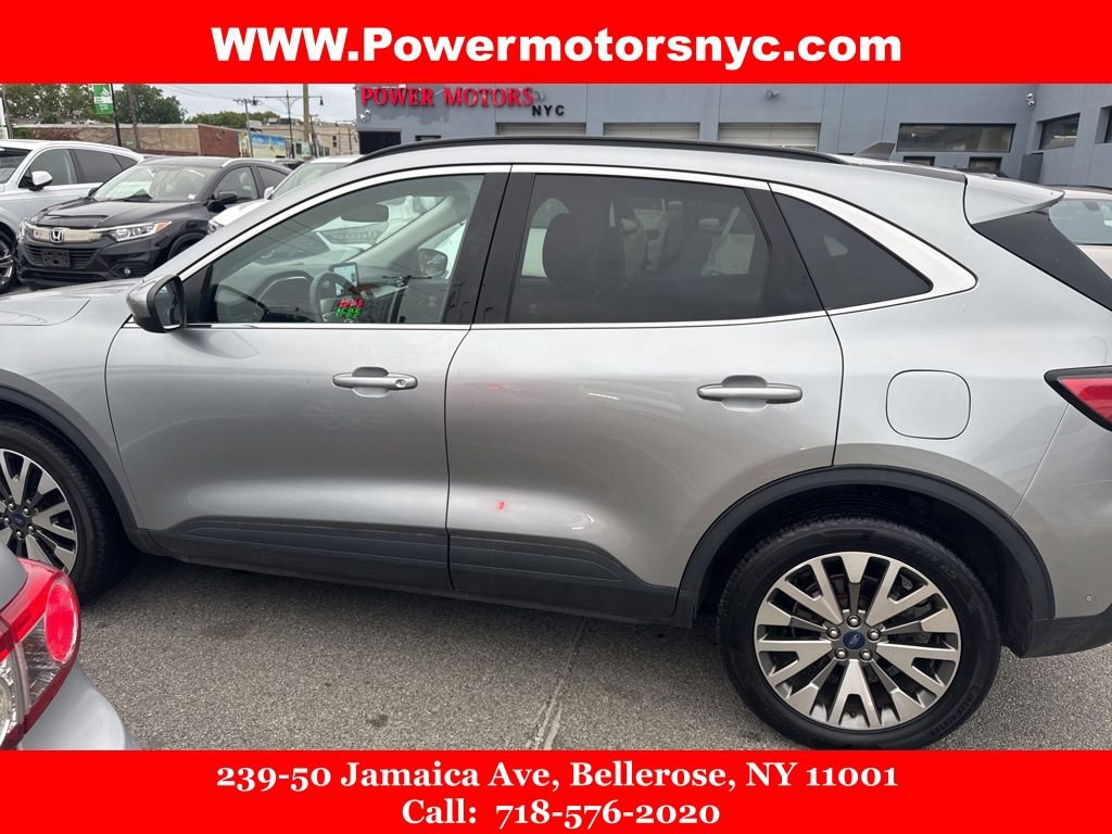 Used 2021 Ford Escape Titanium image 2