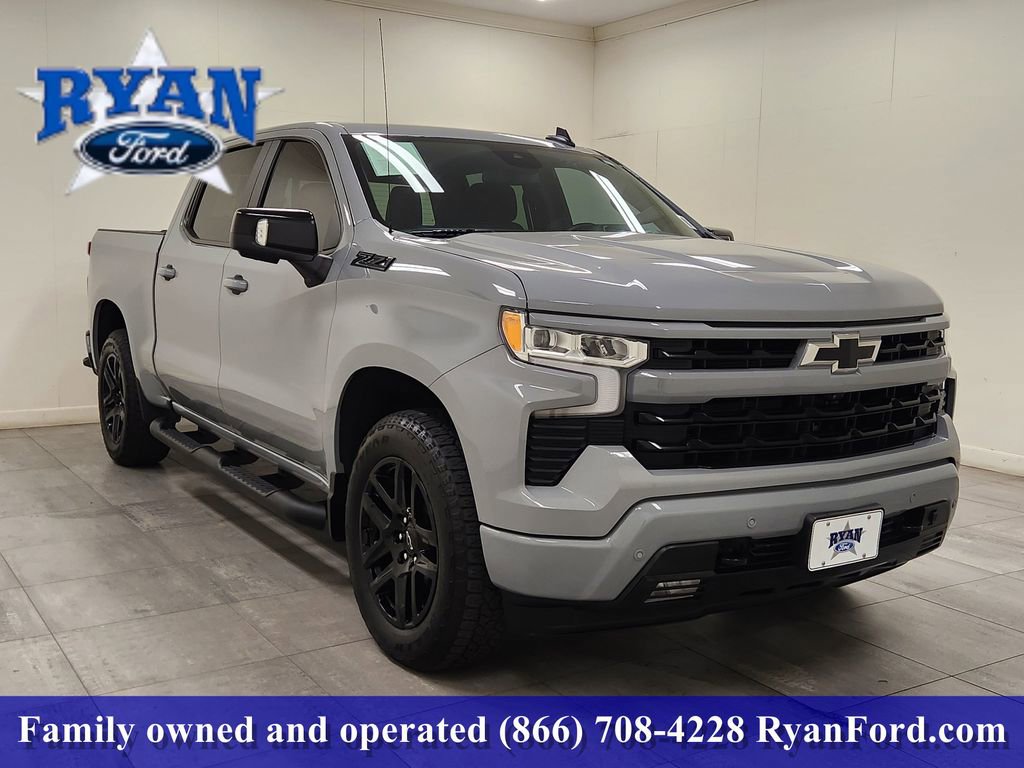 Used 2025 Chevrolet Silverado 1500 RST image 2