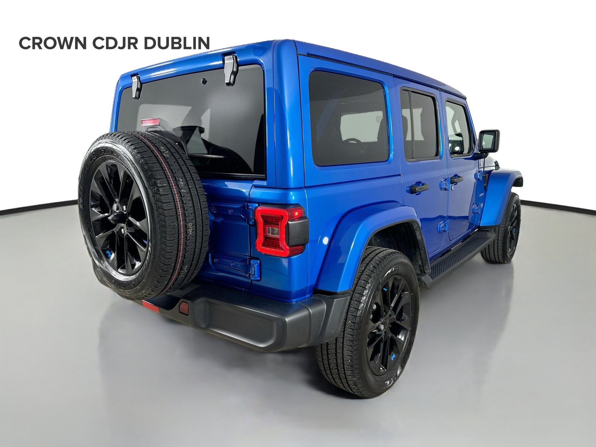 Used 2022 Jeep Wrangler Unlimited Sahara w/ Cold Weather Group AWD/4WD image 5