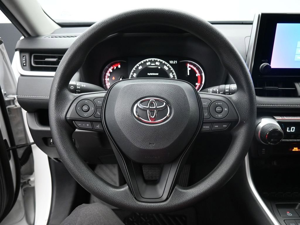 Used 2025 Toyota RAV4 XLE image 6