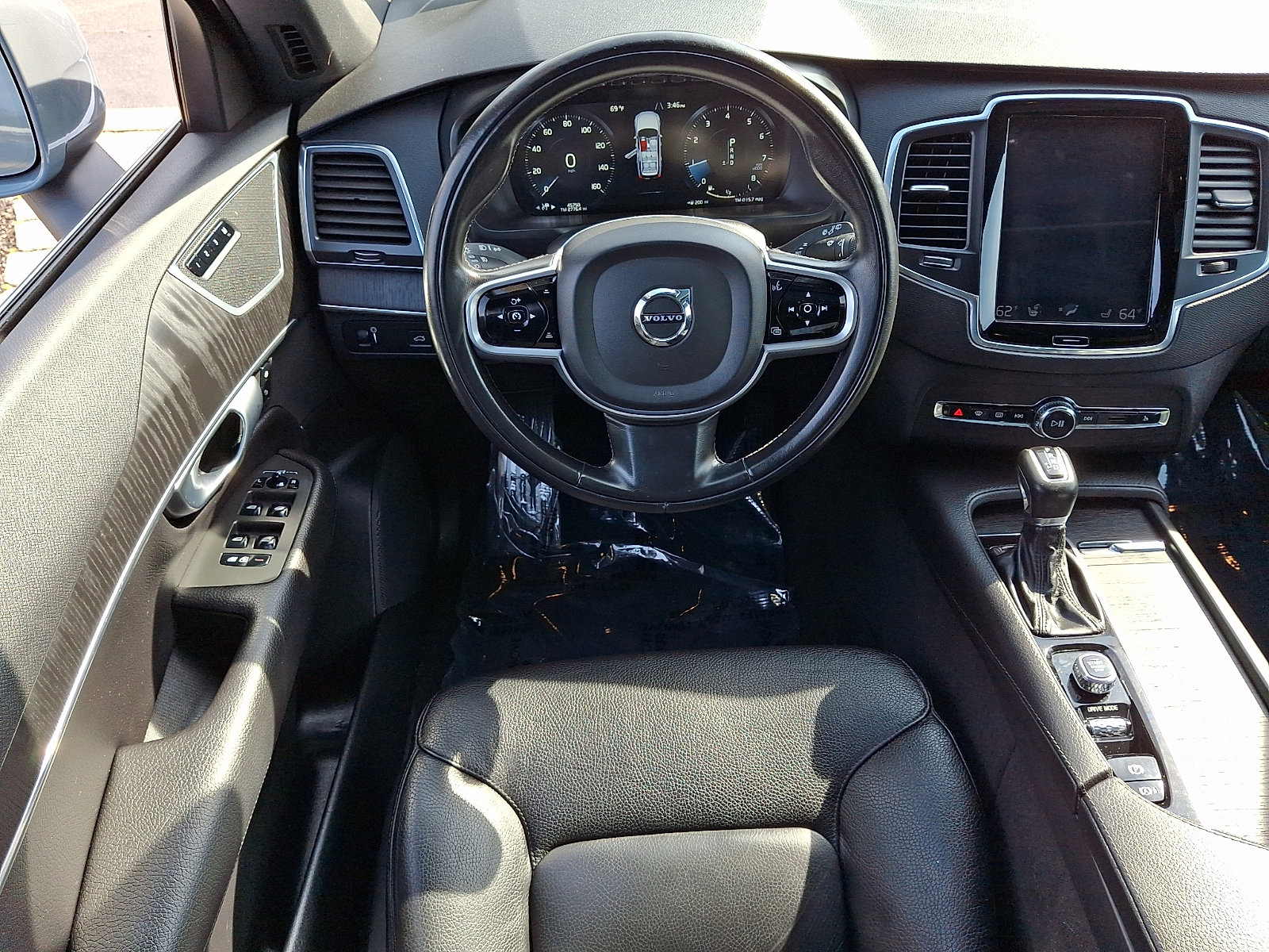 Used 2020 Volvo XC90 T6 Momentum w/ Protection Package Premier image 13