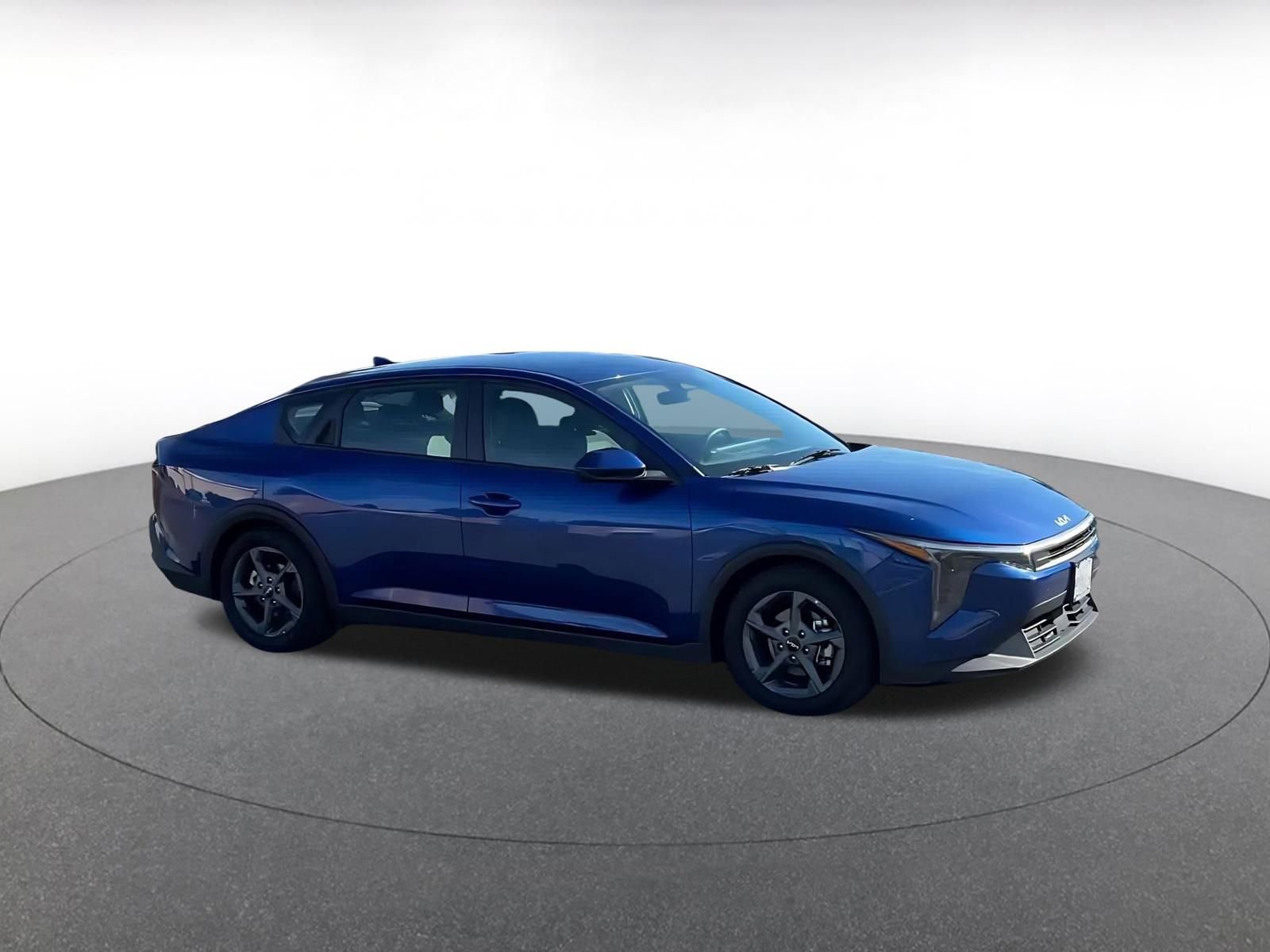 Used 2025 Kia K4 LXS image 2