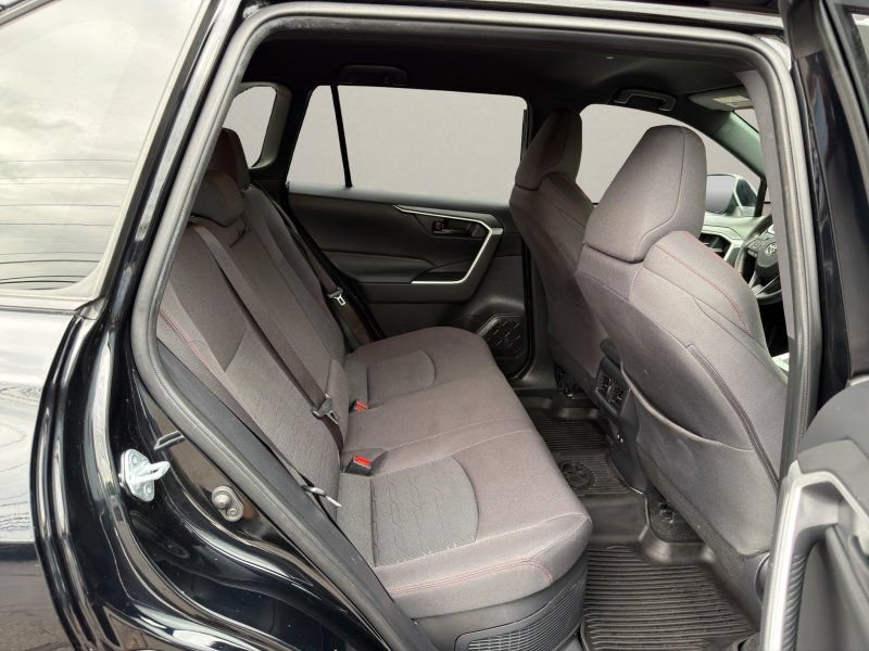 Used 2021 Toyota RAV4 SE AWD/4WD image 12