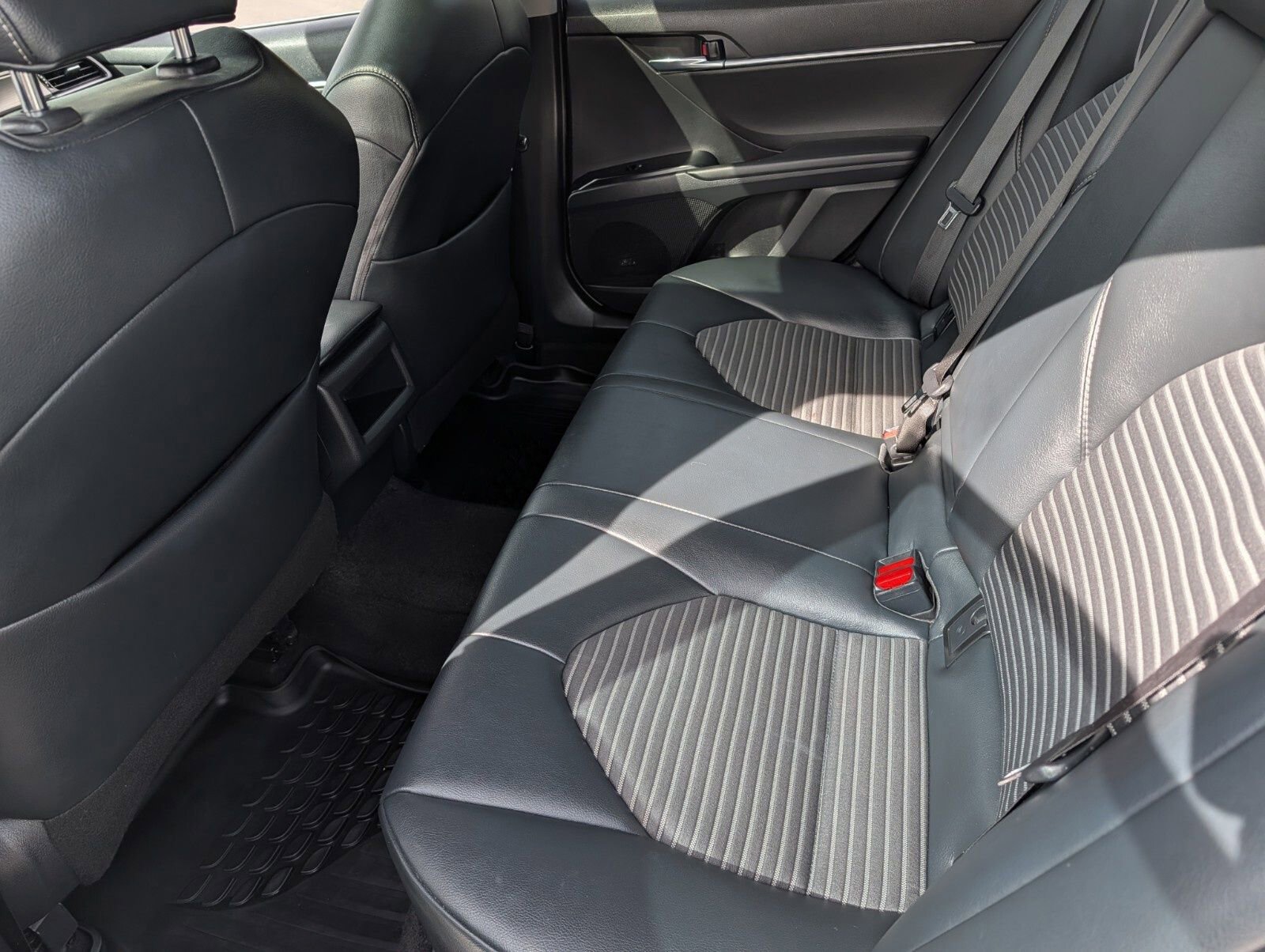 Used 2019 Toyota Camry SE image 19