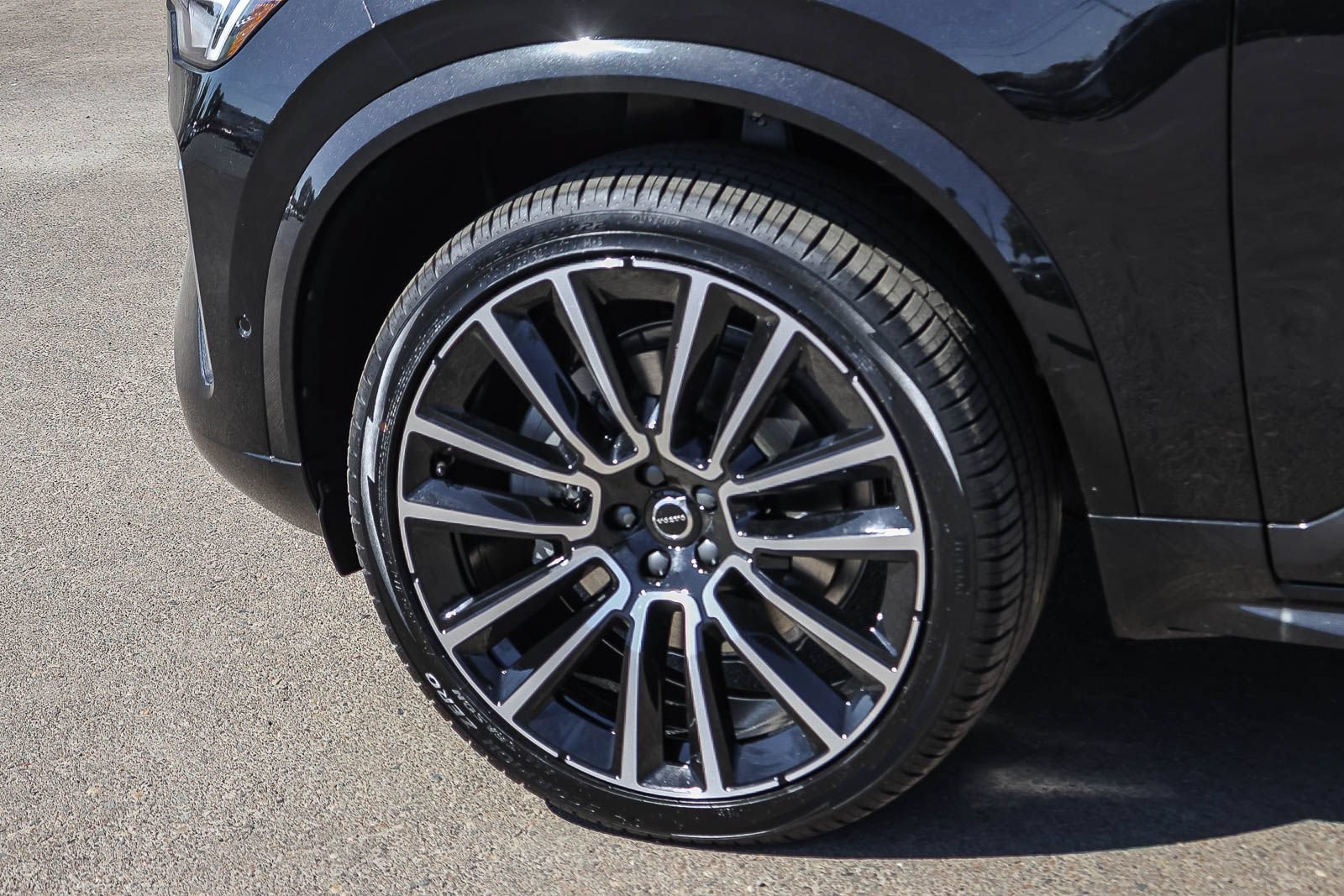 New 2026 Volvo XC90 B6 Plus w/ Protection Package AWD/4WD image 9