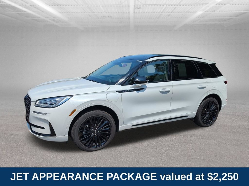 Used 2025 Lincoln Corsair Grand Touring w/ Equipment Group 302A AWD/4WD image 3