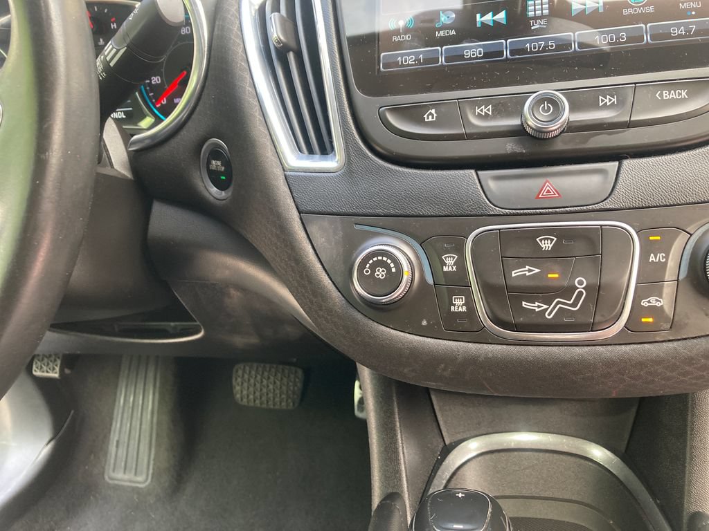 Used 2017 Chevrolet Malibu LT FWD image 22
