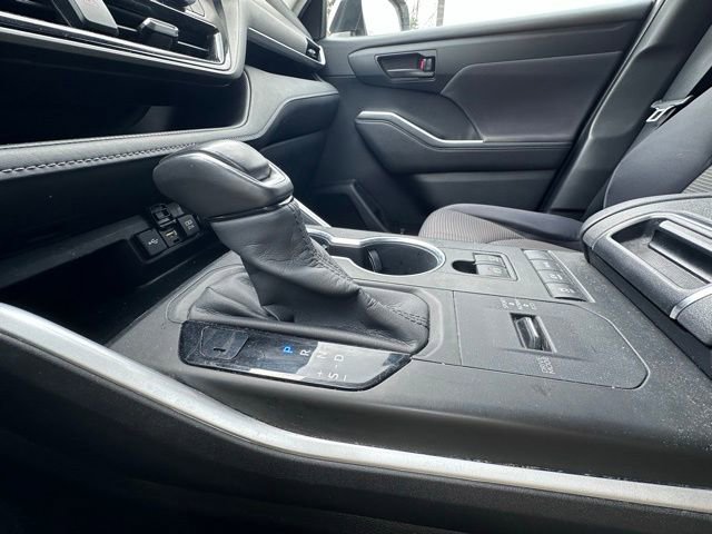 Used 2020 Toyota Highlander LE AWD/4WD image 15