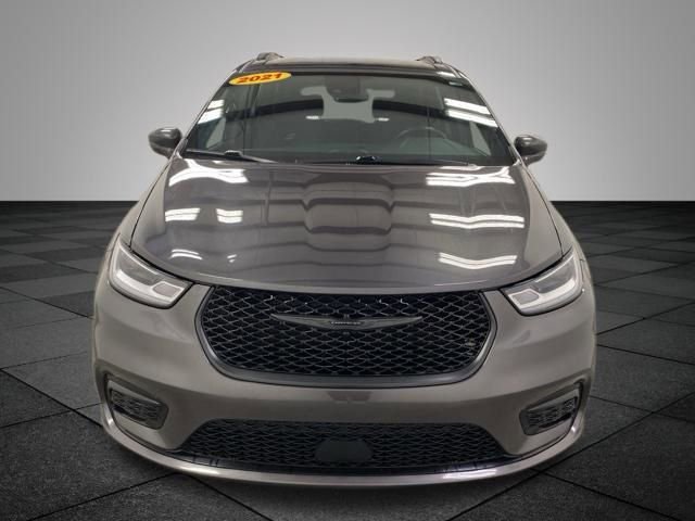 Used 2021 Chrysler Pacifica Touring image 2