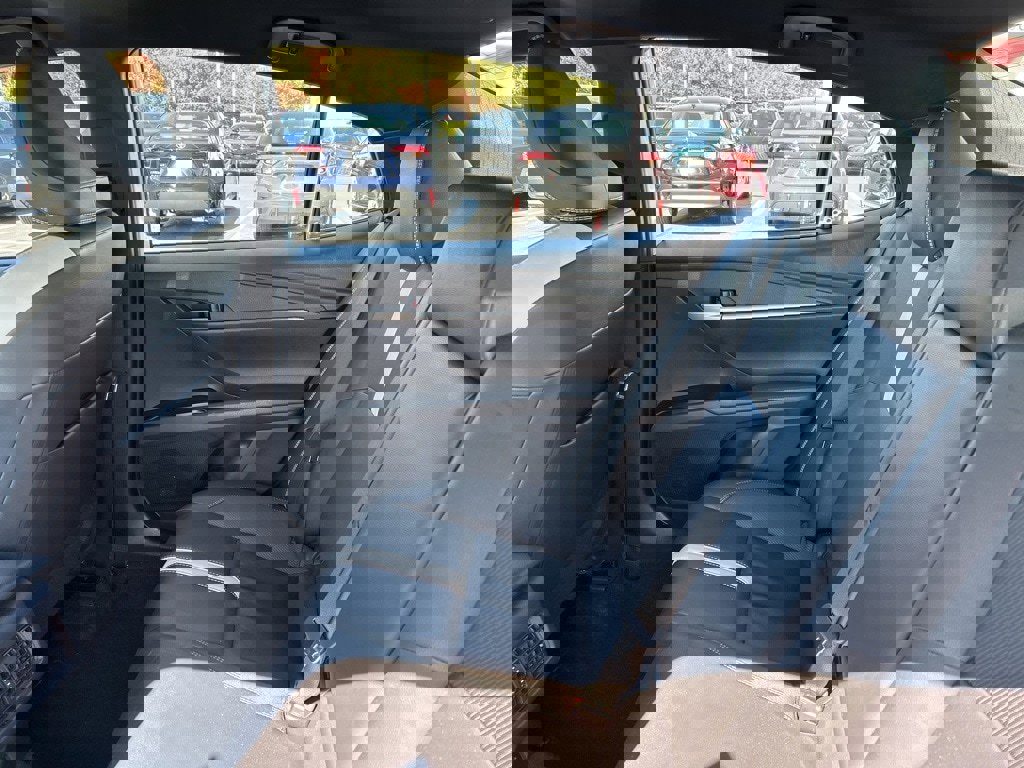 Used 2025 Toyota Camry SE image 13