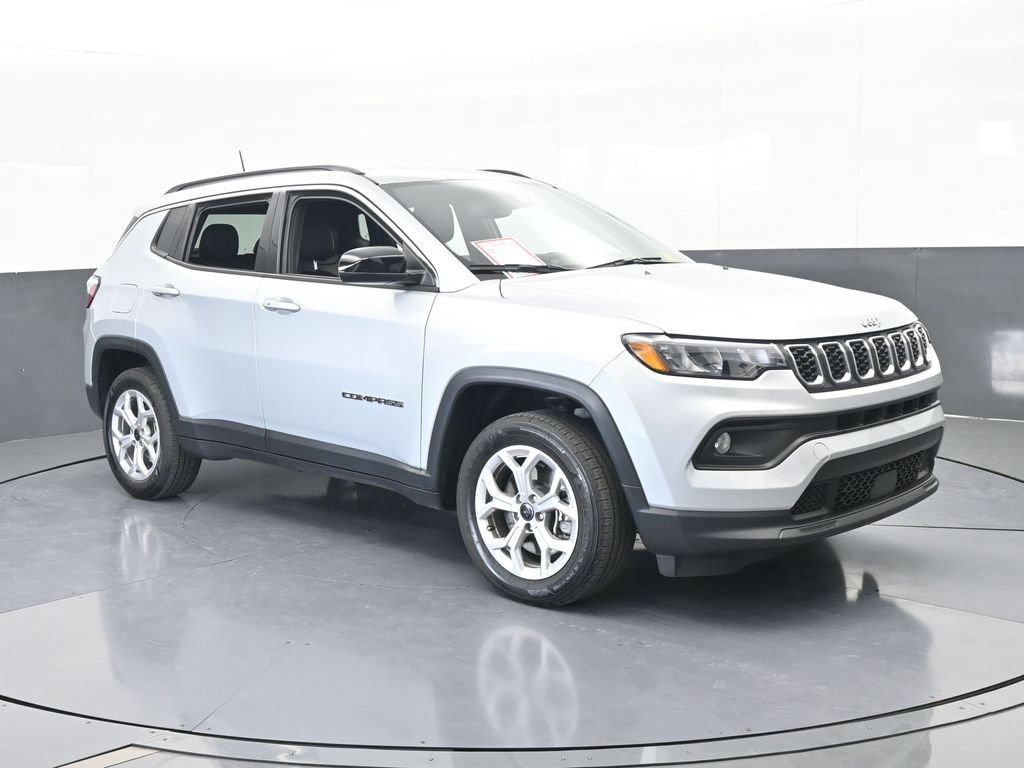 Used 2025 Jeep Compass Latitude AWD/4WD image 8