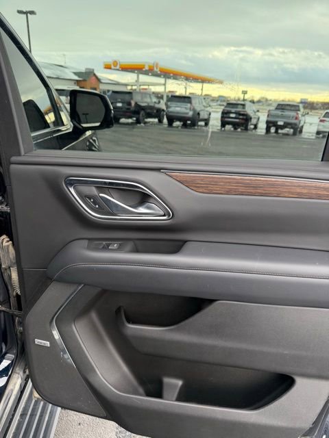 Used 2022 Chevrolet Suburban High Country image 18