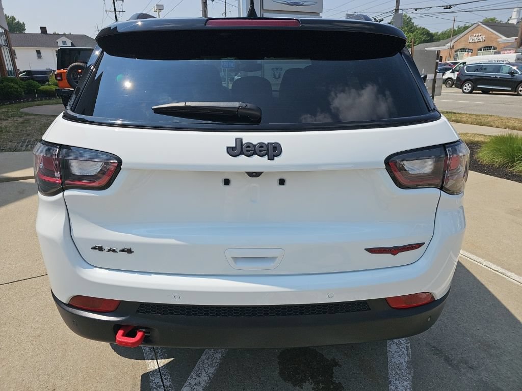 Certified 2025 Jeep Compass Trailhawk w/ Trailhawk Elite Group AWD/4WD image 14