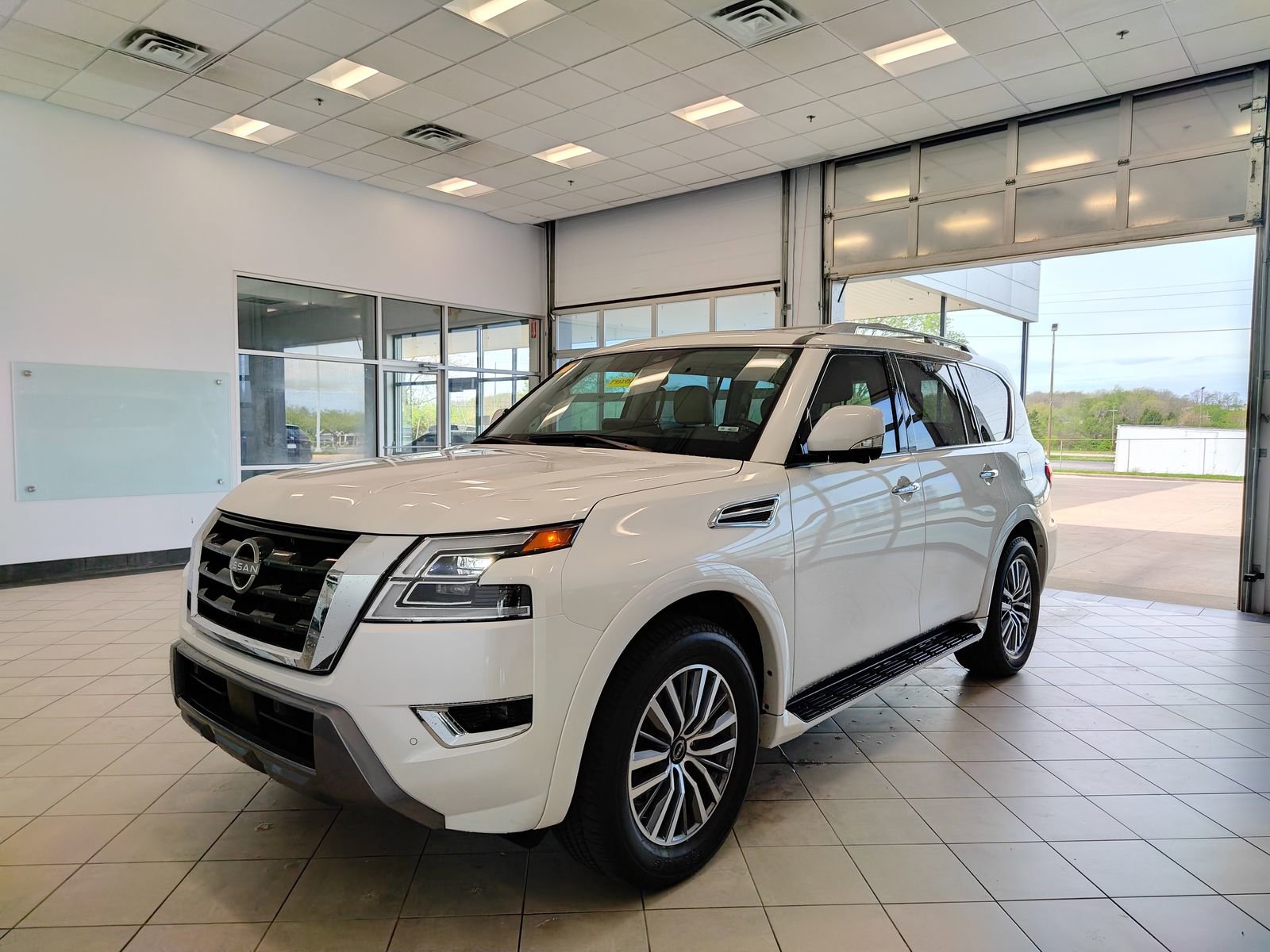 Used 2024 Nissan Armada SL w/ Captain's Chairs Package image 6
