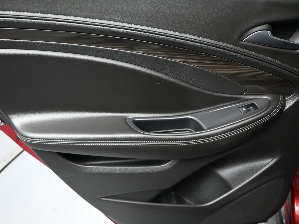 Used 2020 Buick Envision Essence image 23