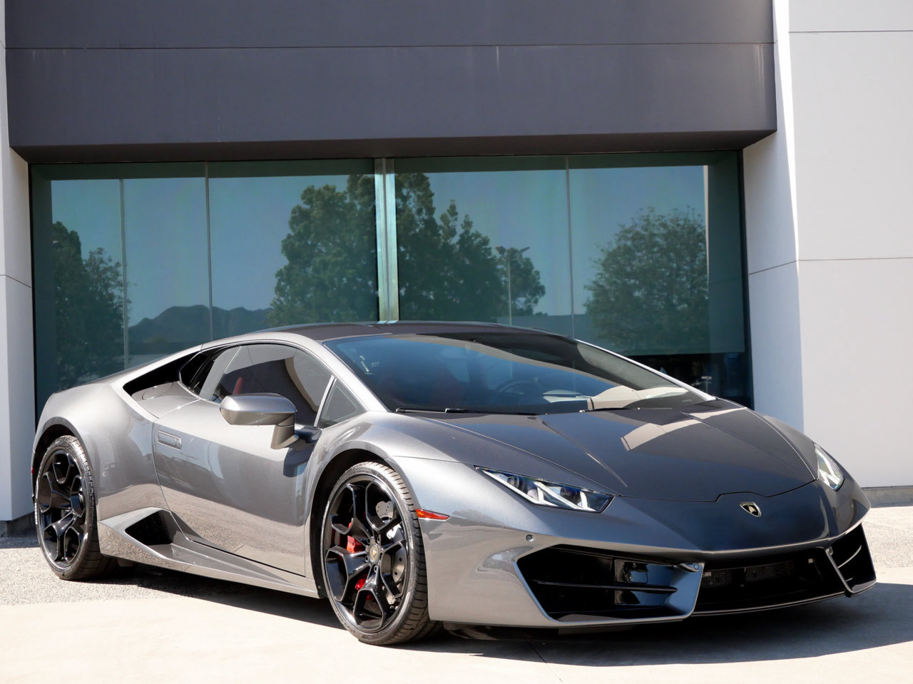 Used 2016 Lamborghini Huracan LP 580-2 RWD image 1