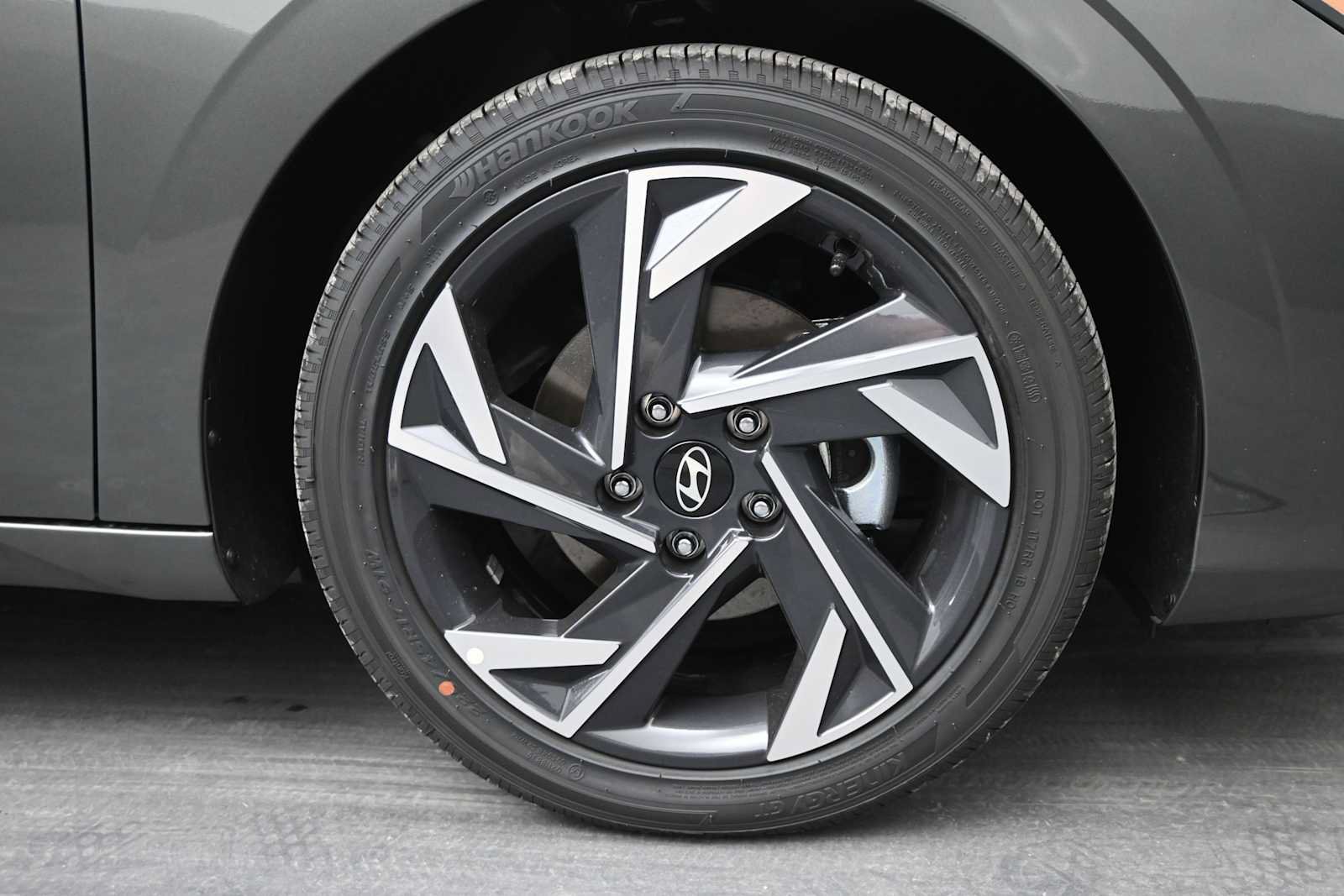 New 2026 Hyundai Elantra Limited FWD image 10