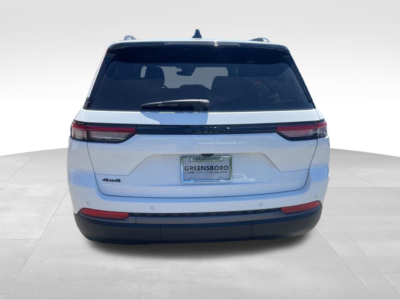New 2026 Jeep Grand Cherokee Limited w/ Limited Altitude Package AWD/4WD image 4