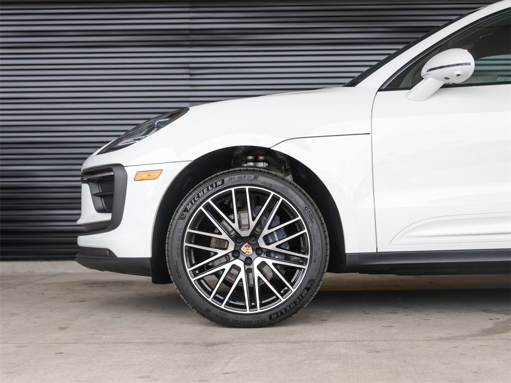 Used 2025 Porsche Macan image 14