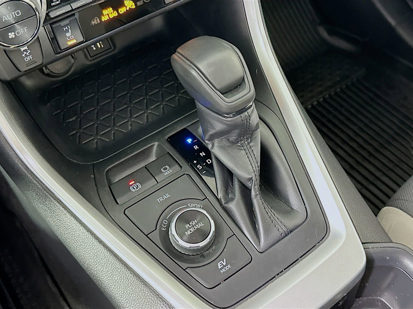 Used 2024 Toyota RAV4 XLE w/ Convenience Package image 18