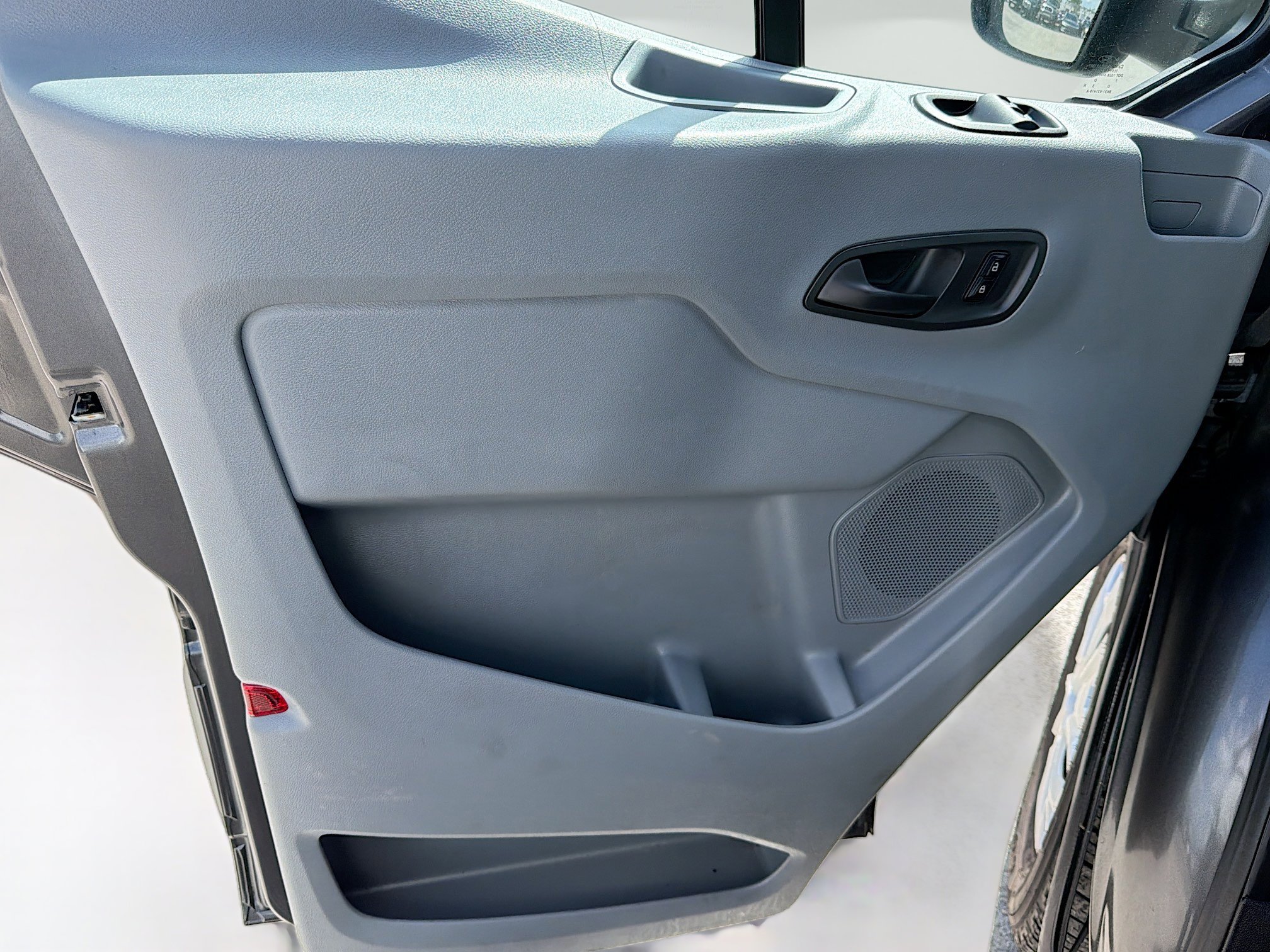 Used 2017 Ford Transit 150 XLT RWD image 21