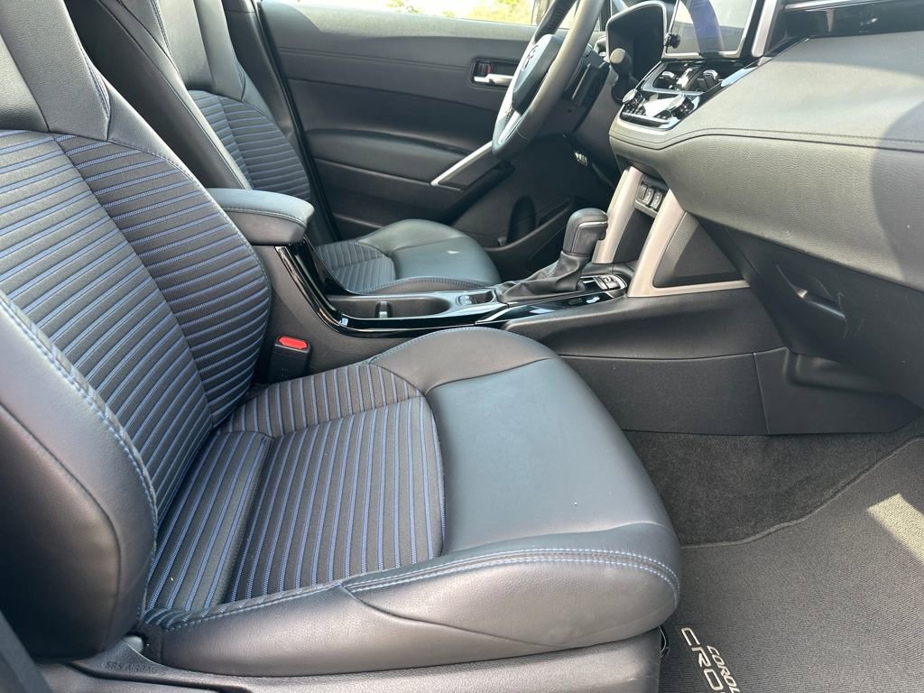 Used 2024 Toyota Corolla Cross XSE w/ Convenience Package image 38