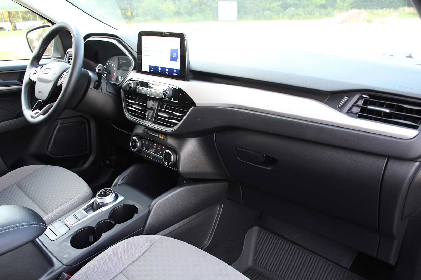 Used 2022 Ford Escape SE w/ Cold Weather Package AWD/4WD image 18