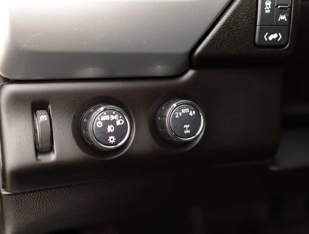 Used 2019 Chevrolet Suburban LT AWD/4WD image 11