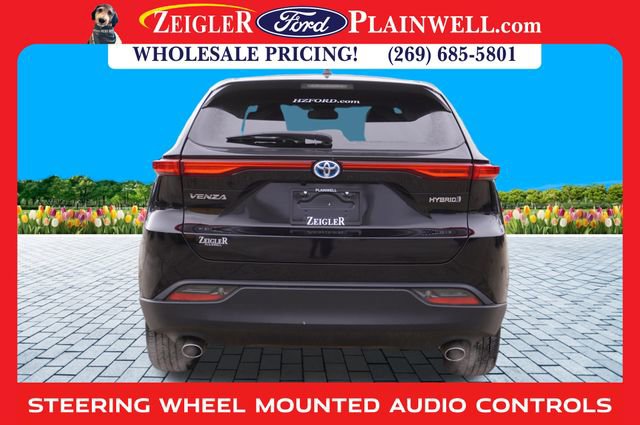 Used 2022 Toyota Venza LE image 4