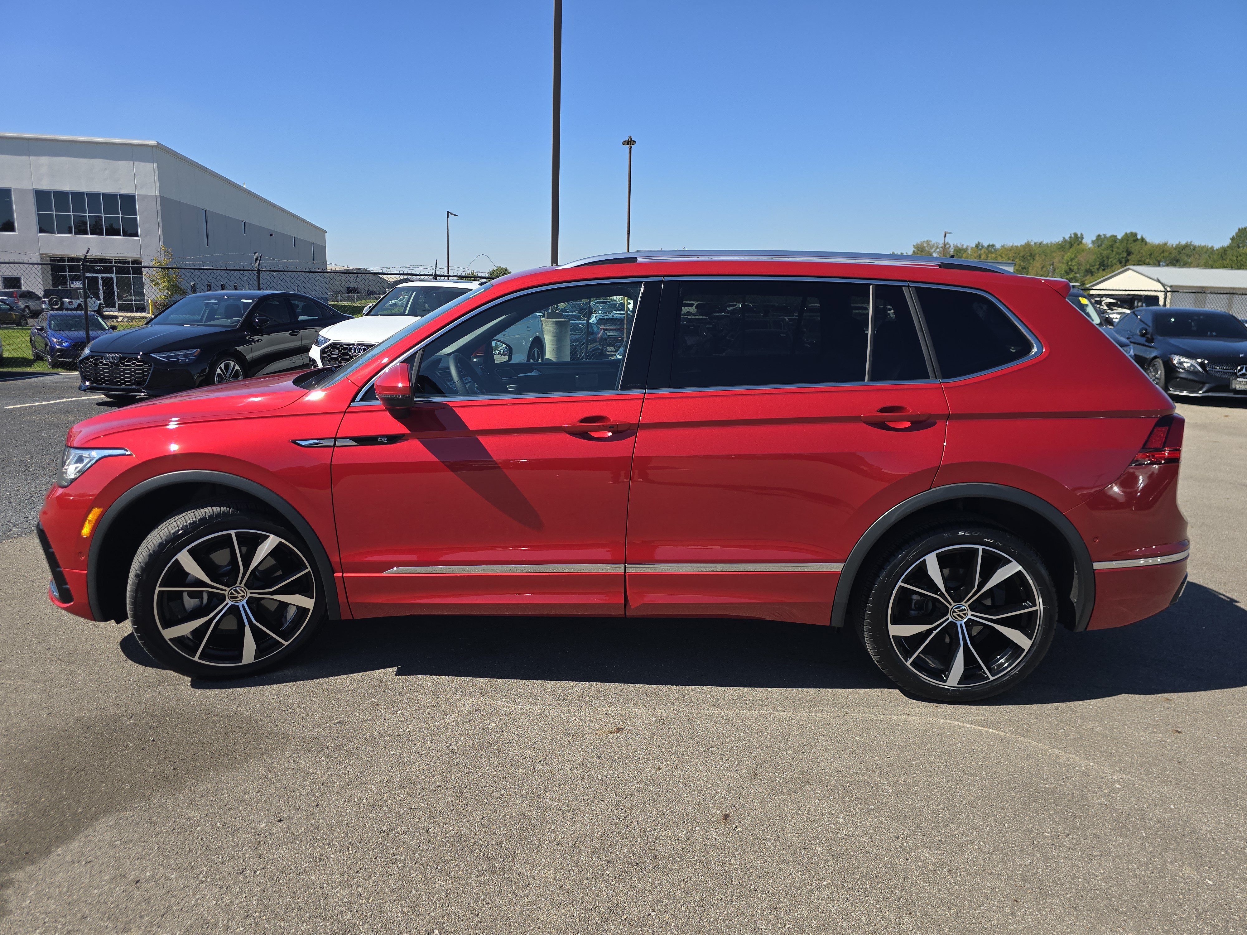 Certified 2024 Volkswagen Tiguan SEL R-Line AWD/4WD image 4